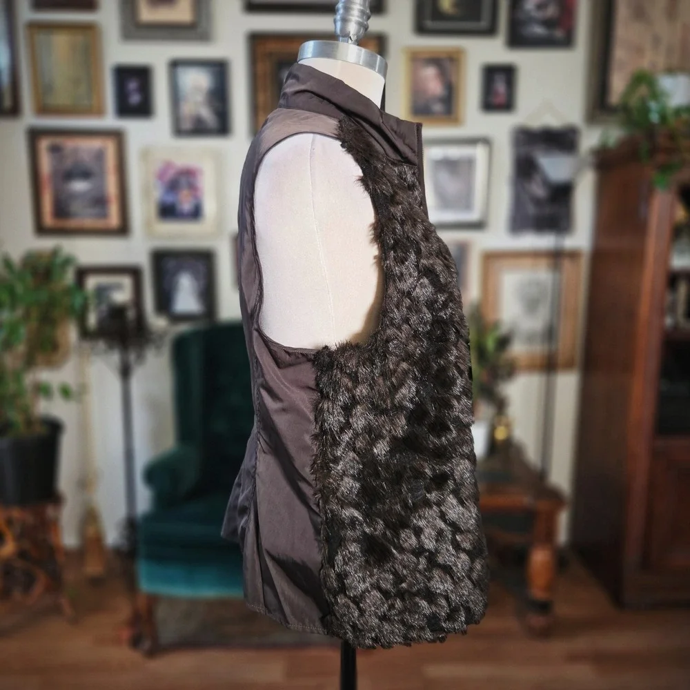 Chicos Faux Fur Vest Brown Zip Front Sleeveless Jacket Glam Mob‎ Wife Size 2 L